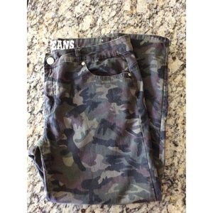 VIP CAMOUFLAGE CROPPED JEANS